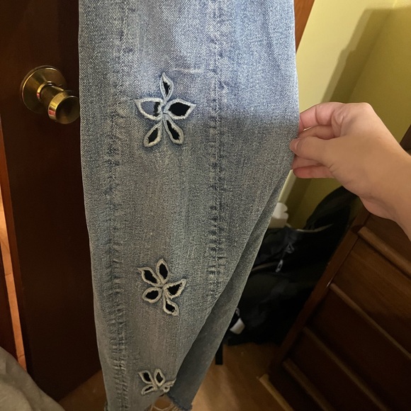 Driftwood barrel jeans with Floral Cutouts - Picture 2 of 2